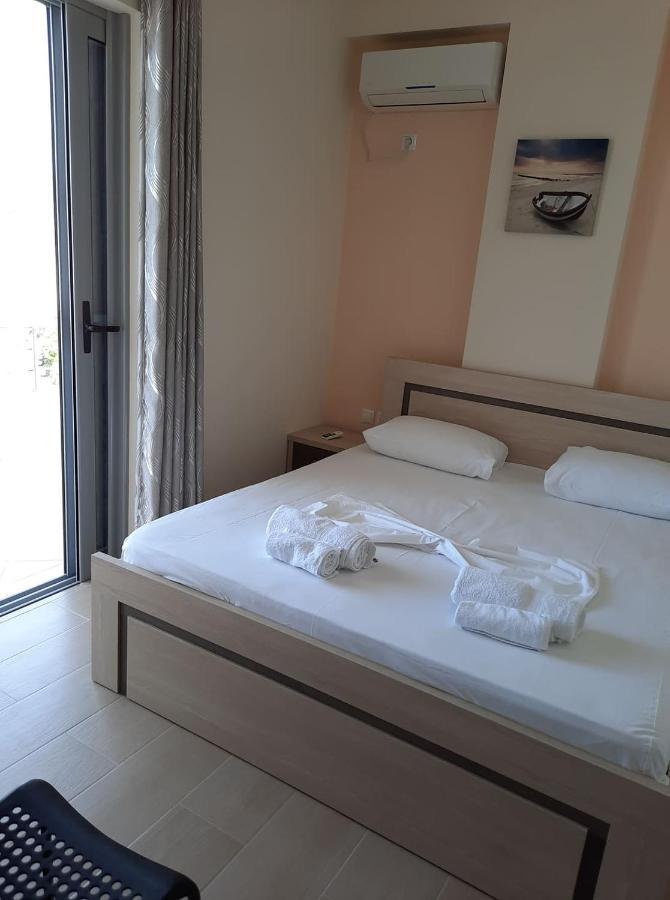Bill'S Apartments Sarandë Esterno foto