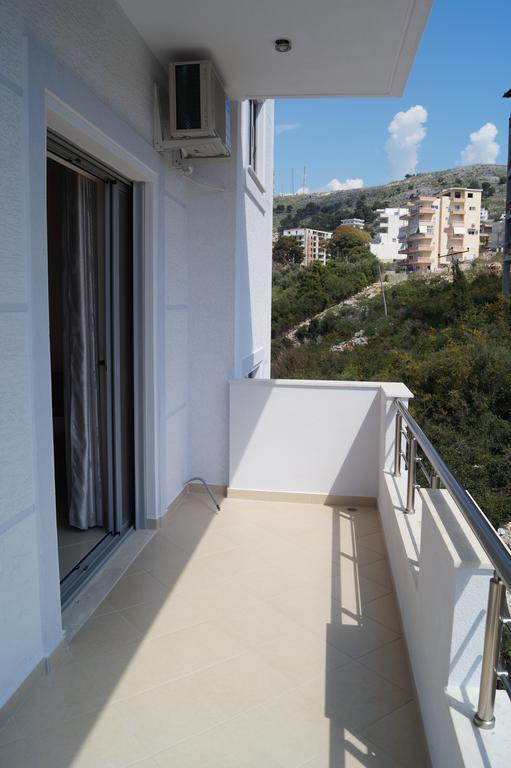 Bill'S Apartments Sarandë Esterno foto