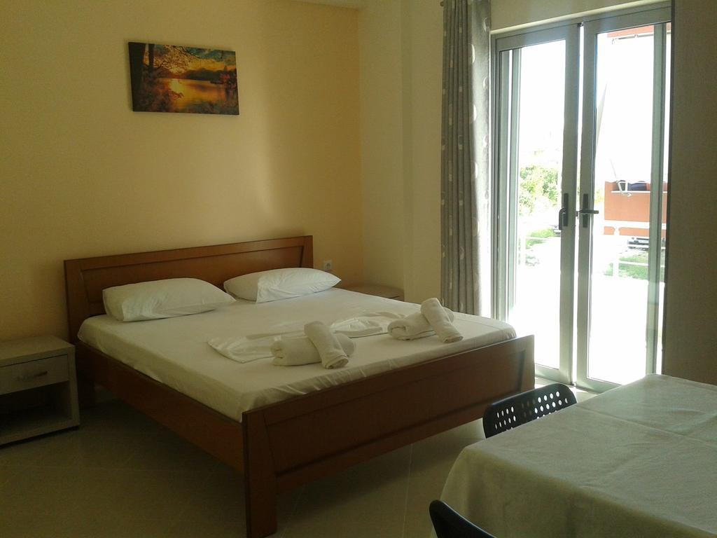 Bill'S Apartments Sarandë Esterno foto