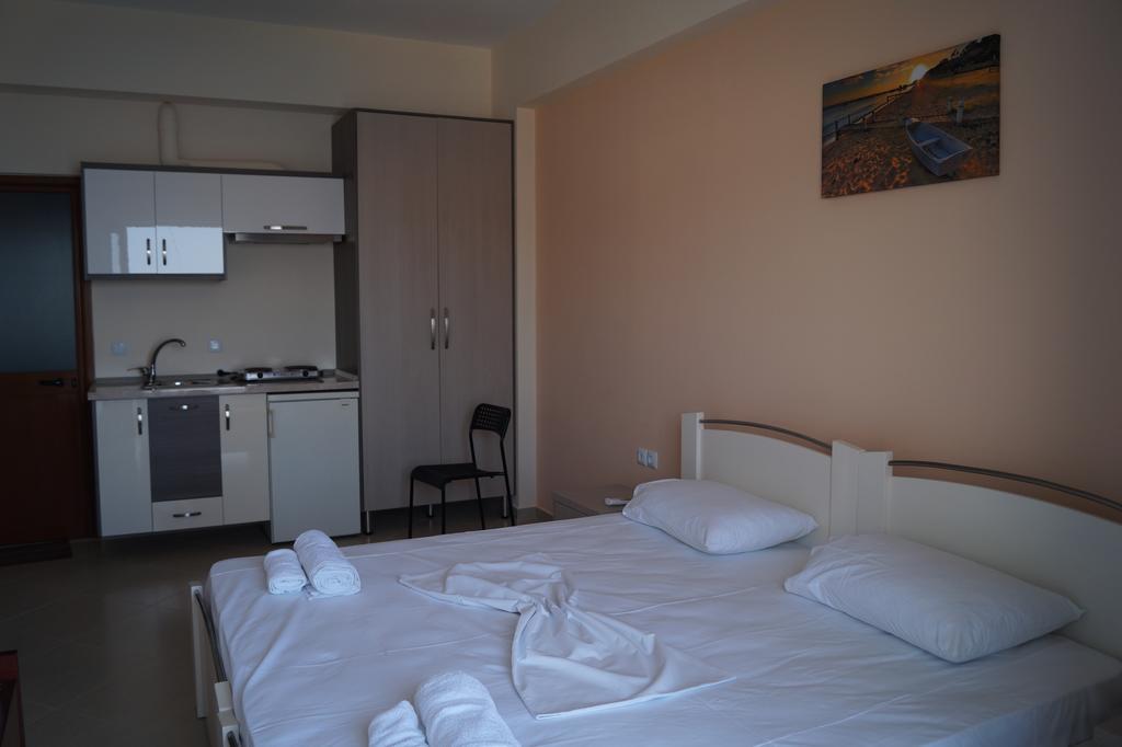 Bill'S Apartments Sarandë Esterno foto